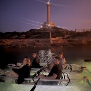 Ruta nocturna en kayak iluminado